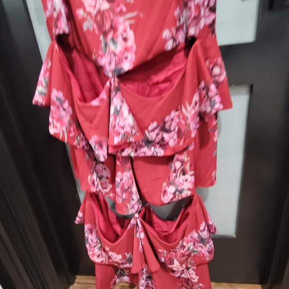 Fame & Partners Burgundy Red Floral flowy Tiered asymmetrical maxi dress 6 Small - Picture 11 of 15